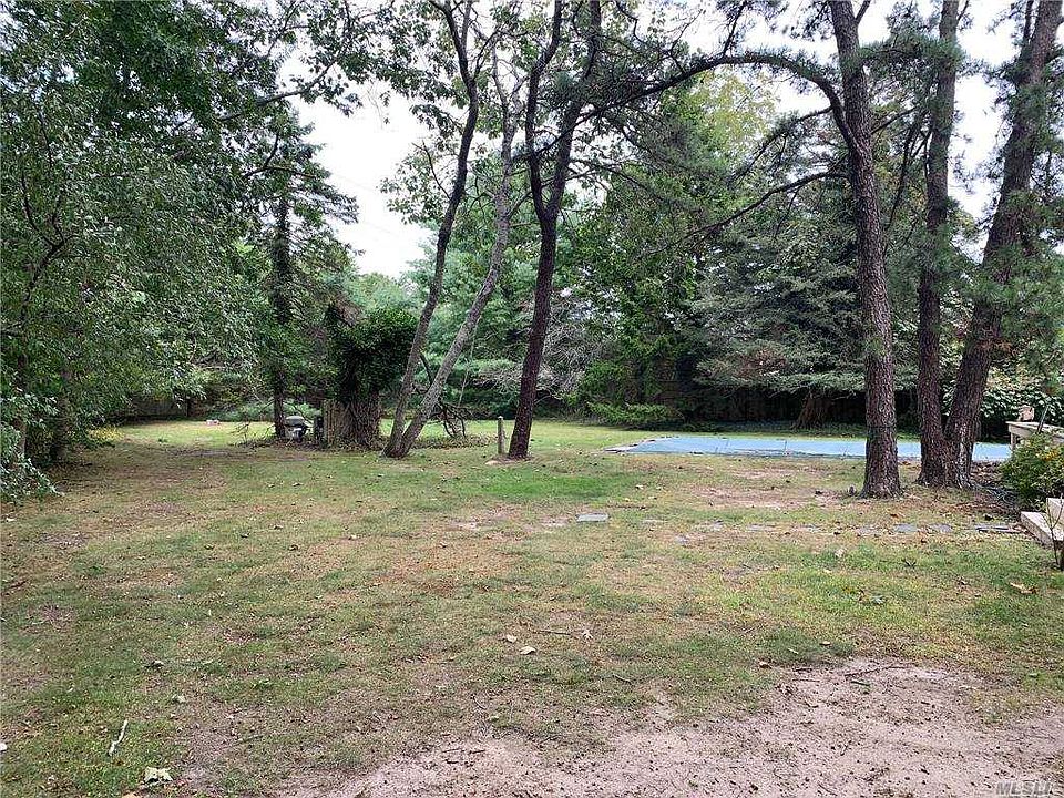 2nd image of 96 Old Country Rd