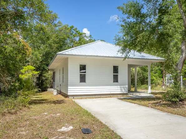 509 SE 7th St, Carrabelle, FL 32322