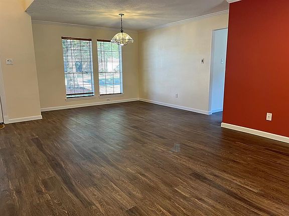 2nd image of 1814 Oak Valley Dr