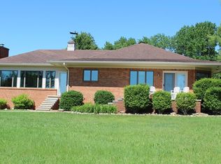 460 Frisco Ln, Byrdstown, TN 38549