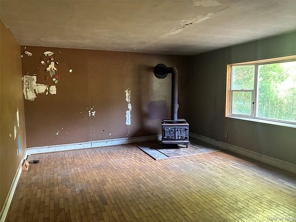 4th image of 25 John Shults Road