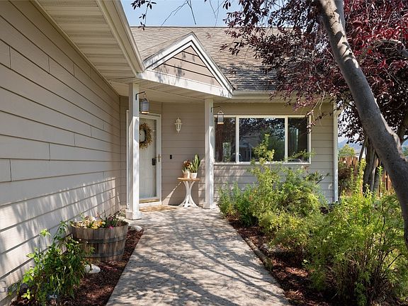 2nd image of 2509 Daisy Dr