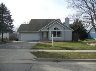 825 Devils Ln, Walworth, WI 53184