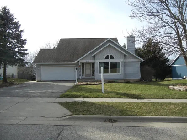 825 Devils LANE, Walworth, WI 53184