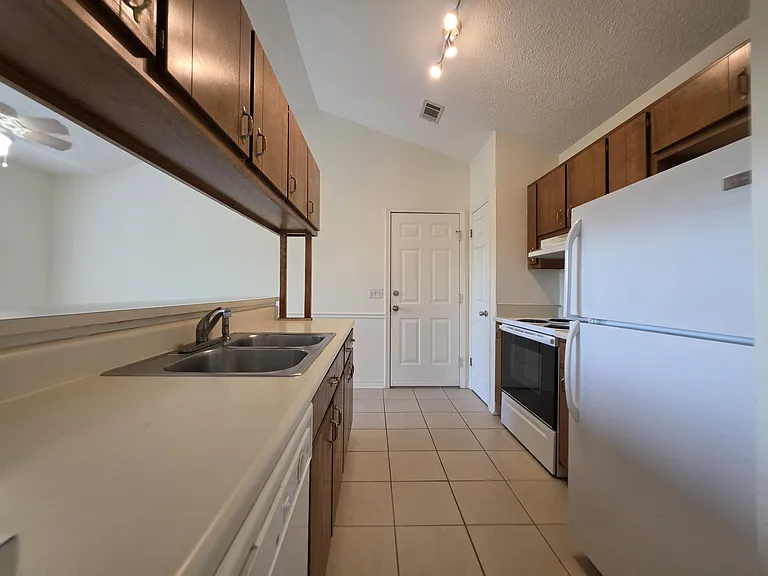 2289 Estate Cir — Photo 6