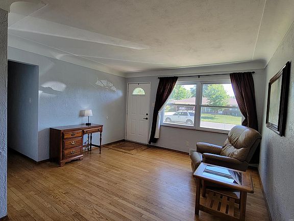 2nd image of 31 Chadwick Dr