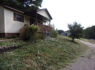 2 Eclipse Dr, Saint Albans, WV 25177