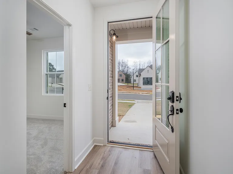 801 Stonebrook Ln — Photo 4
