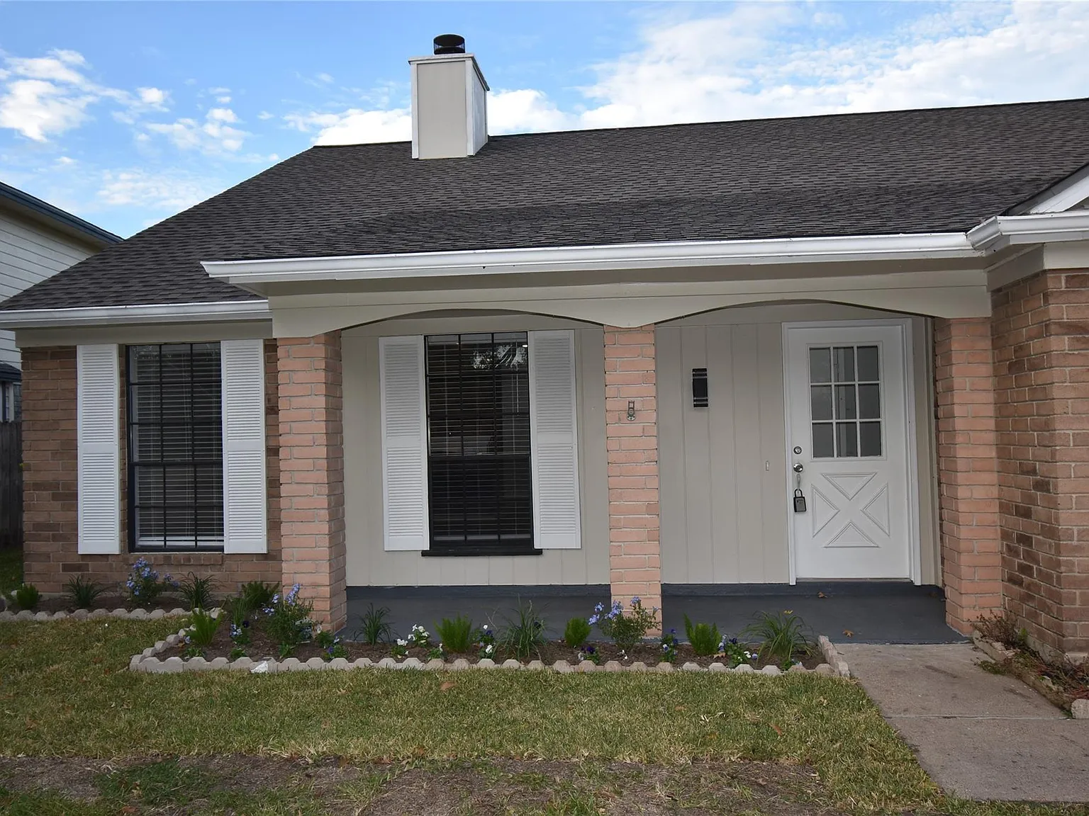 3 bed, 2.0 bath, 1696 sqft, $1,800 — Photo 3