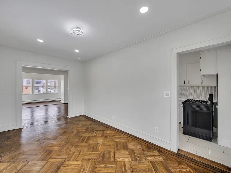 666 E Penn St — Photo 14