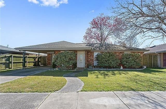 1st image of 704 Ellen Dr