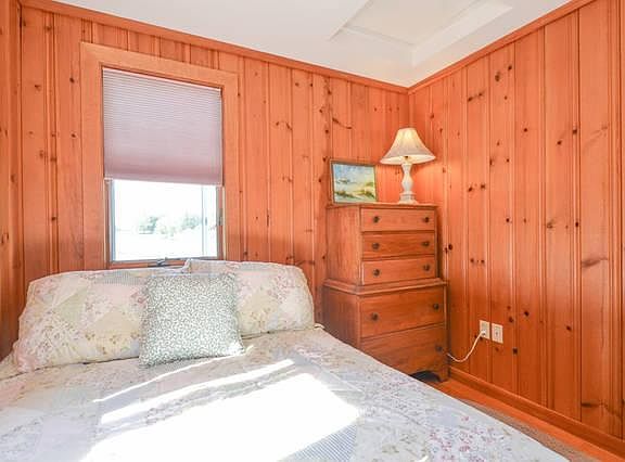 3rd bedroom with queen bed
