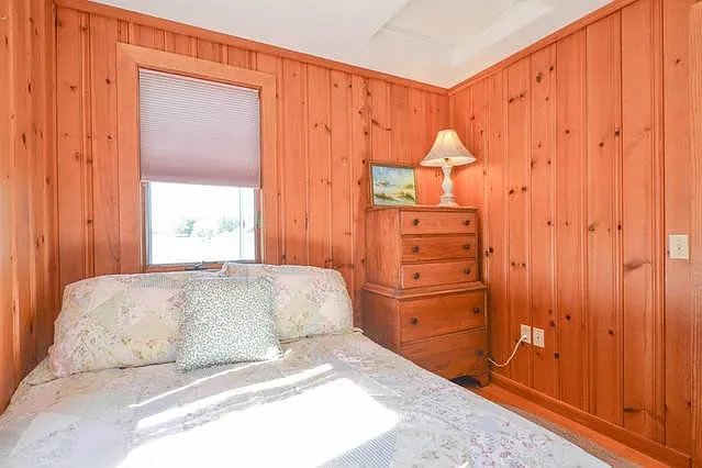 3rd bedroom with queen bed