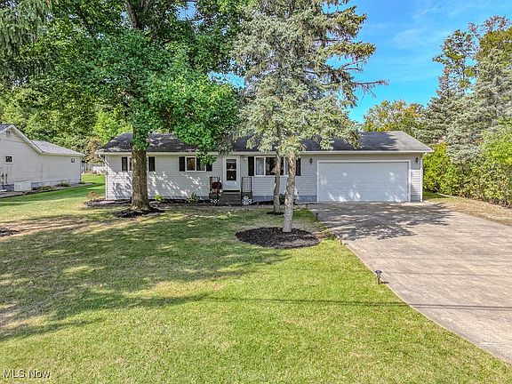 3rd image of 90 Oakleigh Dr