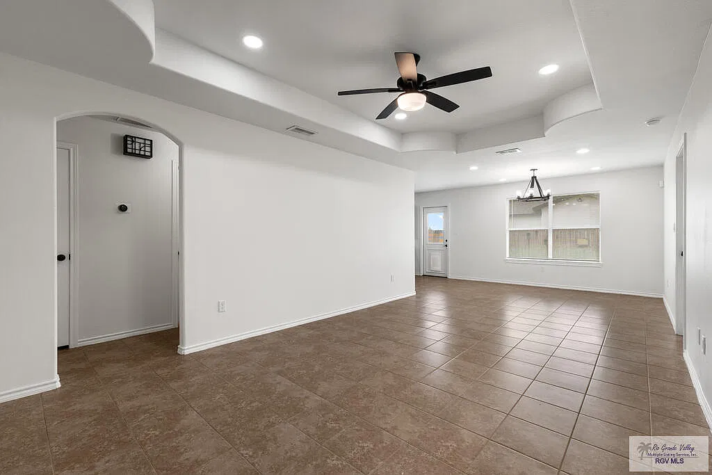 3 bed, 2.0 bath, 1279 sqft, $1,950 — Photo 2
