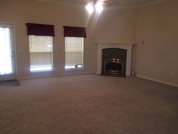 3rd image of 937 Crooked Oak Dr