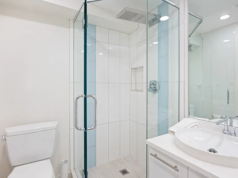 222 W Hopkins Ave — Photo 22