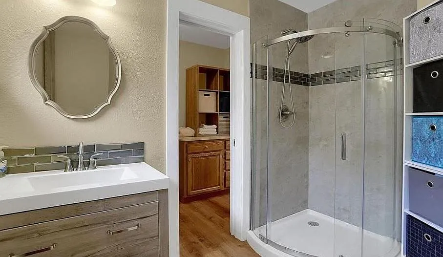 6 bed, 2.5 bath, 3053 sqft, $6,300 — Photo 4