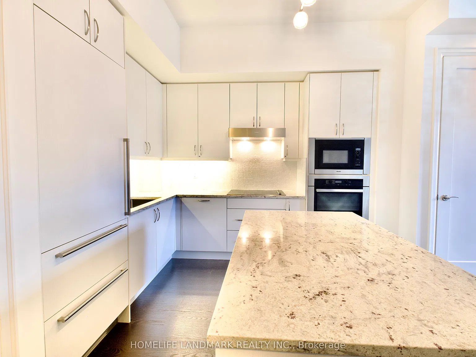 20 Fred Varley Dr — Photo 4