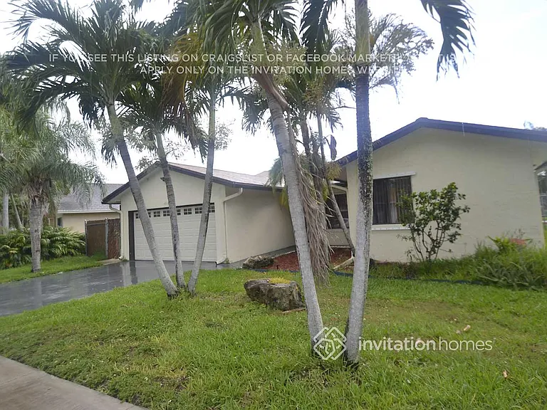 4933 NW 96th Ter — Photo 2