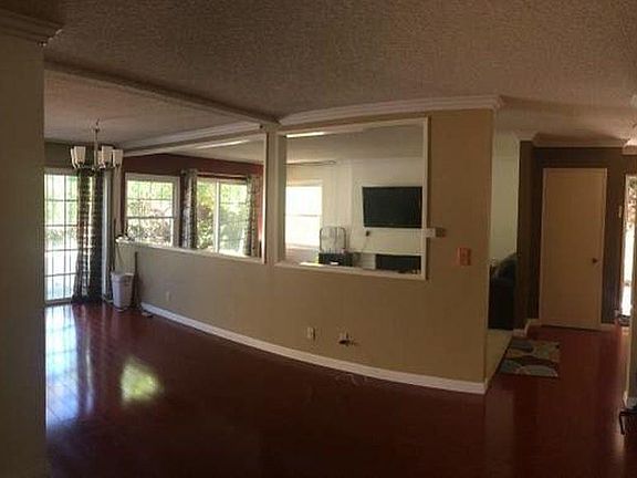 3rd image of 13109 Oakwood Ln