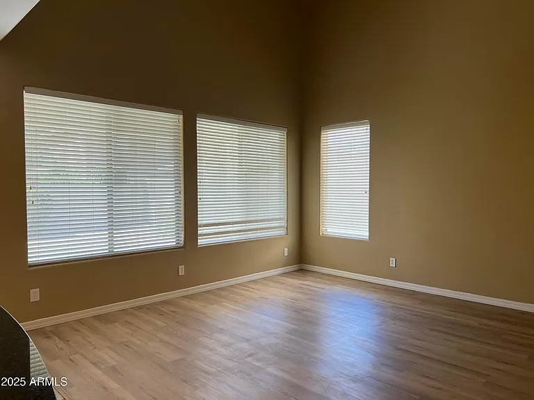 6734 W Blackstone Ln — Photo 12
