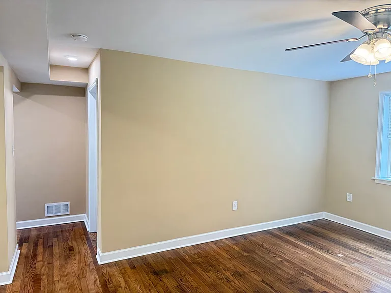 8804 Bradford Rd — Photo 10