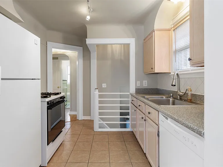 33316 Jefferson Ave — Photo 18