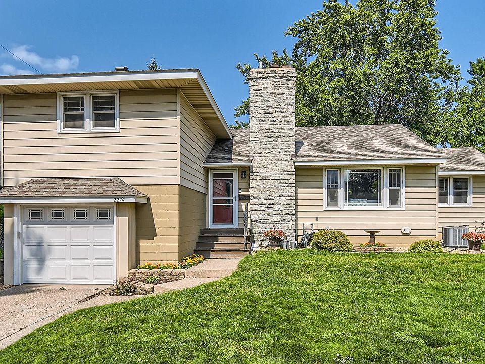 1st image of 2212 Caroline Ln