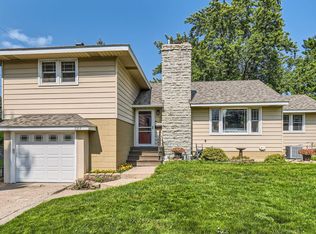 2212 Caroline Ln, South Saint Paul, MN 55075