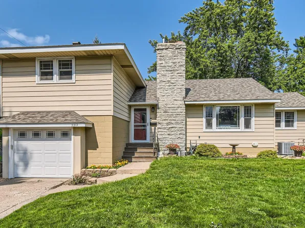 2212 Caroline Ln, South Saint Paul, MN 55075