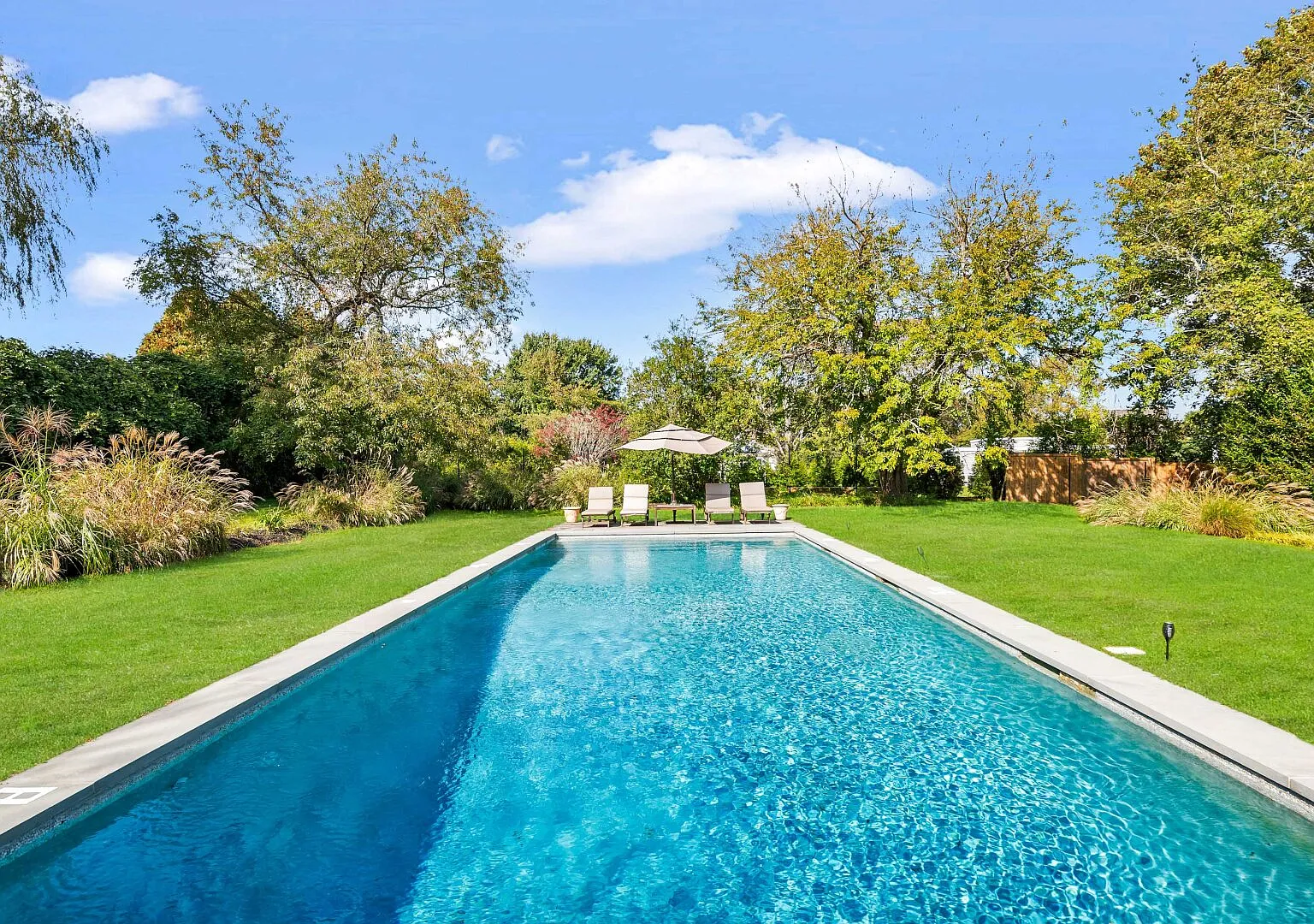 Beautifully Restored Barn, Open First Floor Plan, private pool — Photo 3