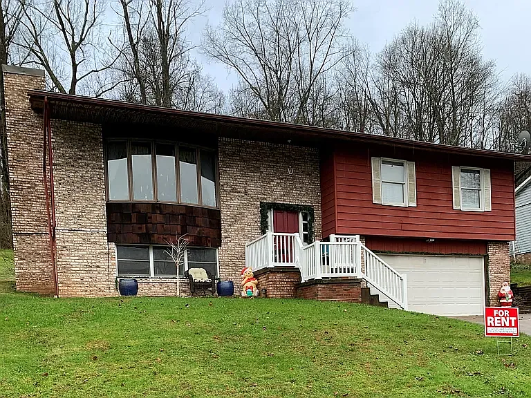 209 Pine Cir — Photo 1