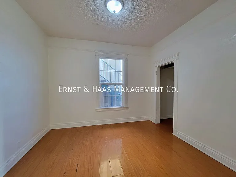 1815 E 11th St — Photo 14