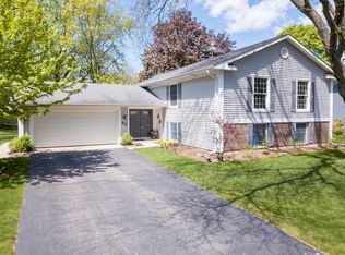 52 Boxwood Ln, Cary, IL 60013