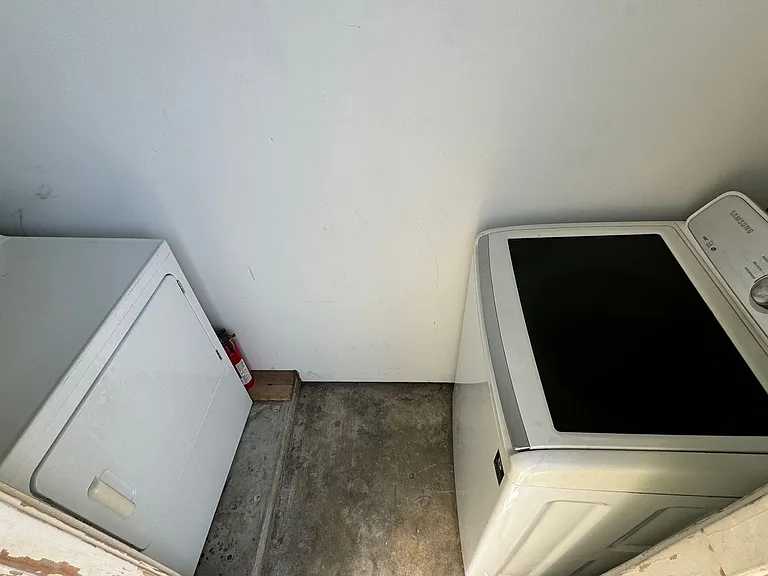 Treat3144-3146 — Photo 10