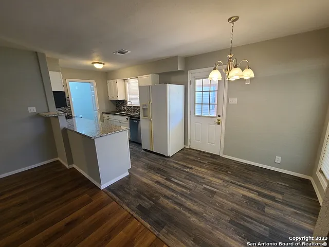 3 bed, 2.0 bath, 988 sqft, $1,425 — Photo 4