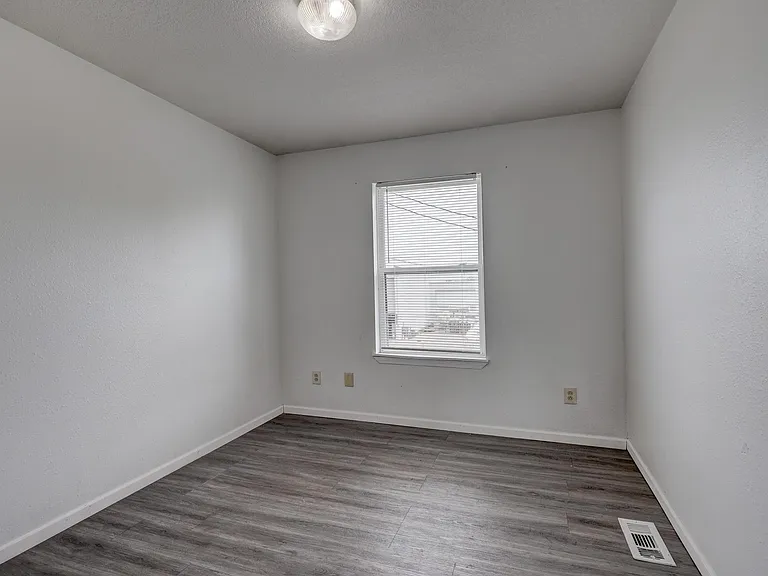 713 S Walker St #A — Photo 17