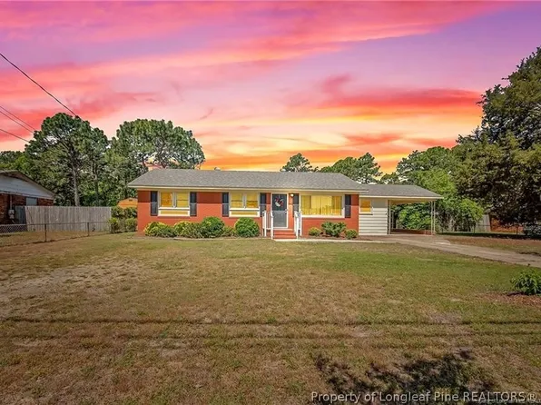 5762 Dove Dr, Hope Mills, NC 28348