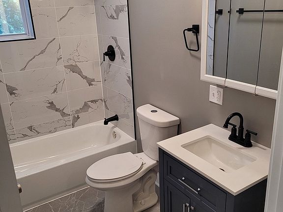 5th image of 523 W 65th Pl