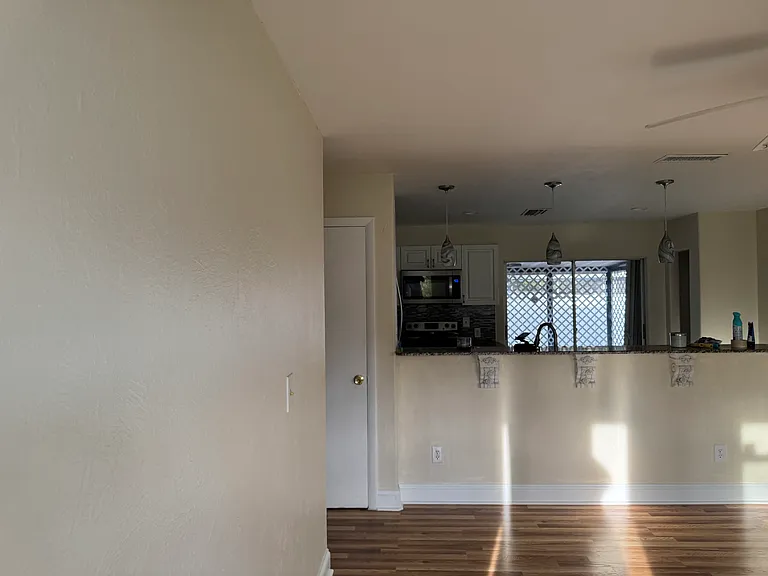 19145 Miami Blvd — Photo 16