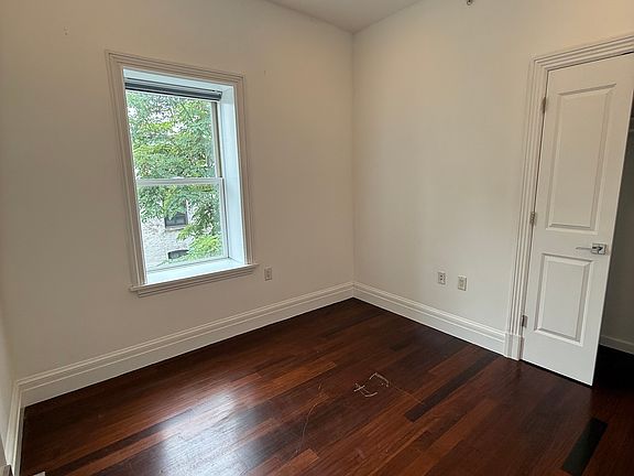 5th image of 109 Willow Ave APT 5