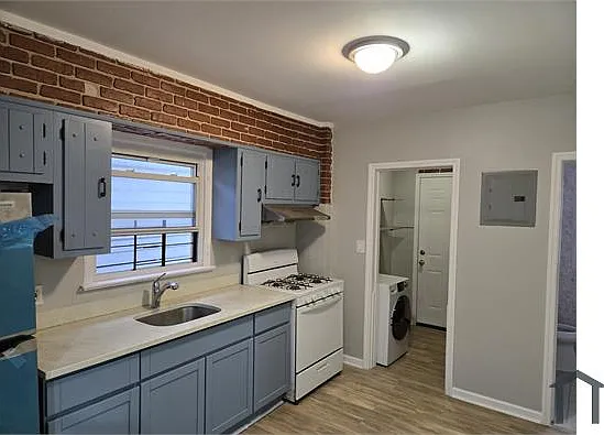 3 bed, 750 sqft, $2,800 — Photo 1