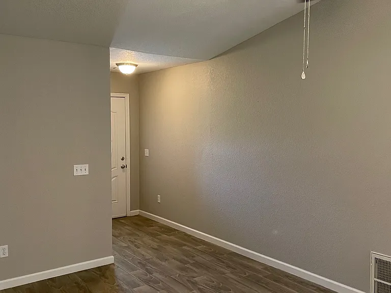 11364 Walters Ave — Photo 8