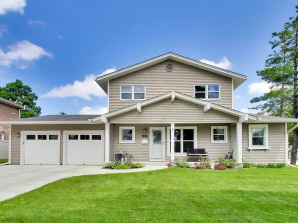 1067 Carpenter Ct, Elk Grove Village, IL 60007