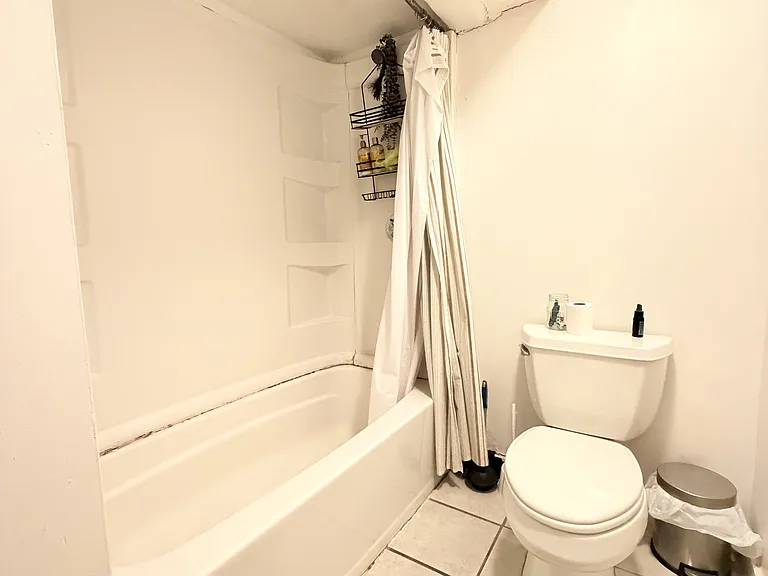 76 Egmont St #A — Photo 7