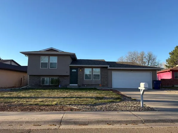 8 Sovereign Cir, Pueblo, CO 81005