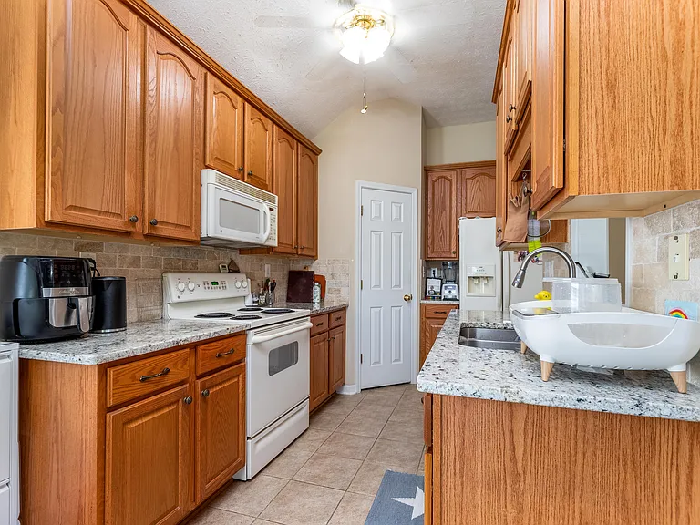 9260 Harrington Cir — Photo 12