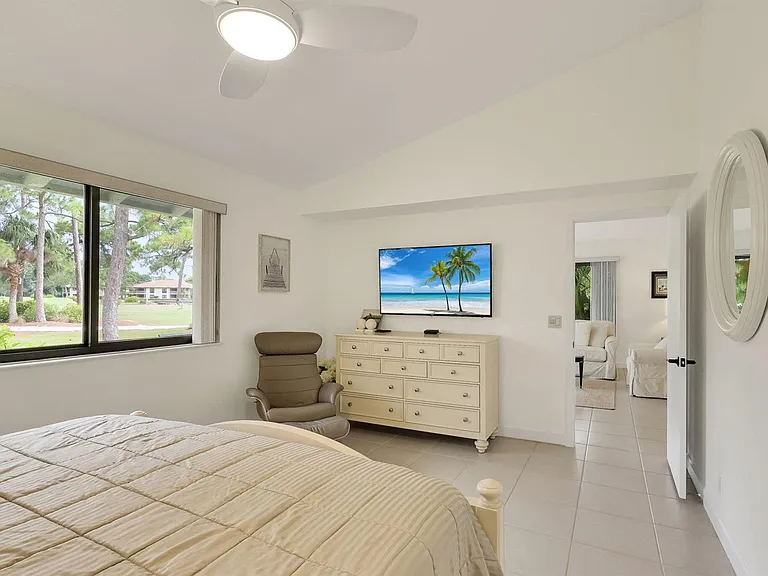 526 Club Dr — Photo 17