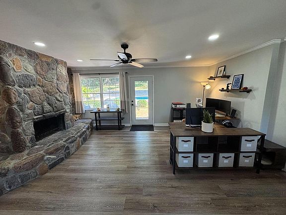 3rd image of 202 Cherry Hill Rd